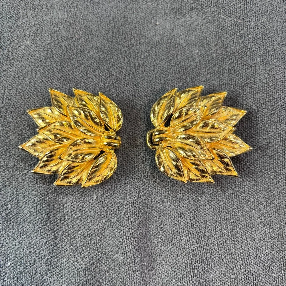 Vintage 1976 Gold Leaf Belt Buckle Interlocking Botanical Two Piece Textured
